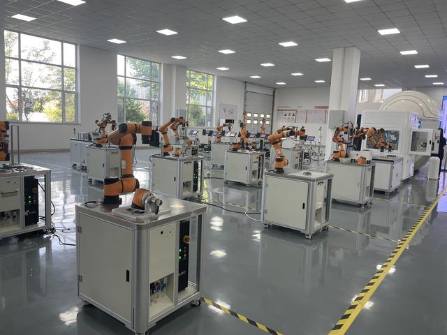 高质量发展调研山东行|老县衙里藏着高科技机器人工厂,它的产品中国女